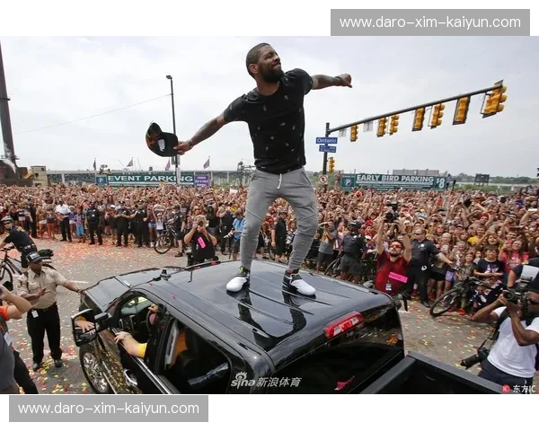 巅峰对决，史诗新章：骑士与勇士的恩怨情仇，尽在新浪体育